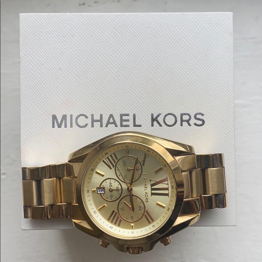 Gold Michael Kors watch ✨ Needs to be sold ASAP! SEND ME AN OFER! - Picture 11 of 11